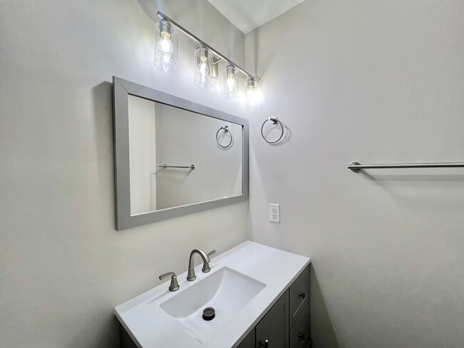 Building Photo - Newly Remodeled 2BD, 2BA Raleigh Condo in ...