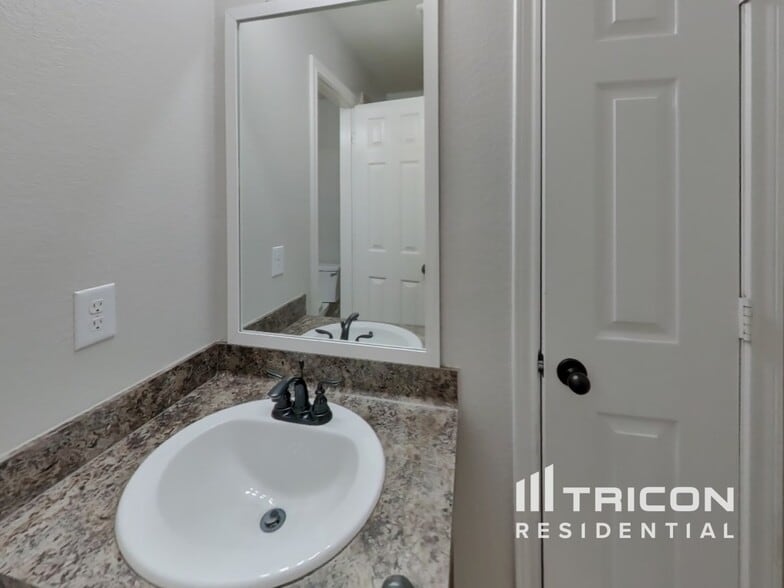 Building Photo - 12030 Green Bluff Ct
