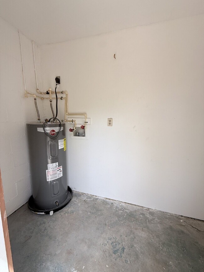 Building Photo - 2-Bedroom and 2-Bathroom