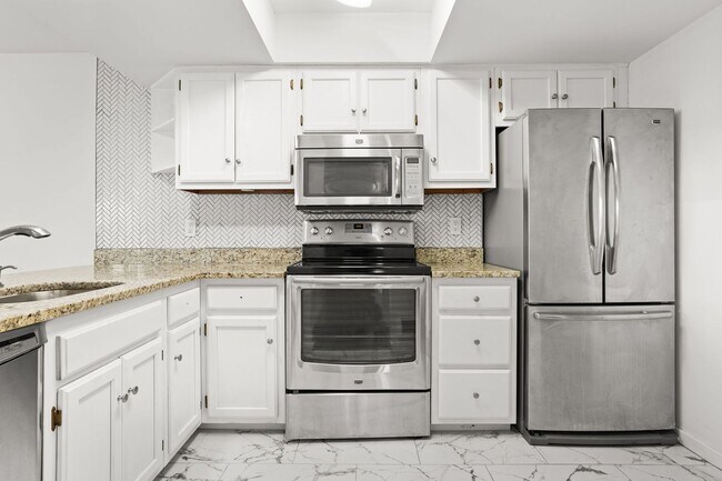 Building Photo - Modern Comfort in Sought-After Gaithersburg