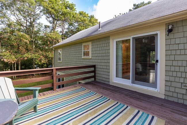 Building Photo - 49 Bramblebush Dr