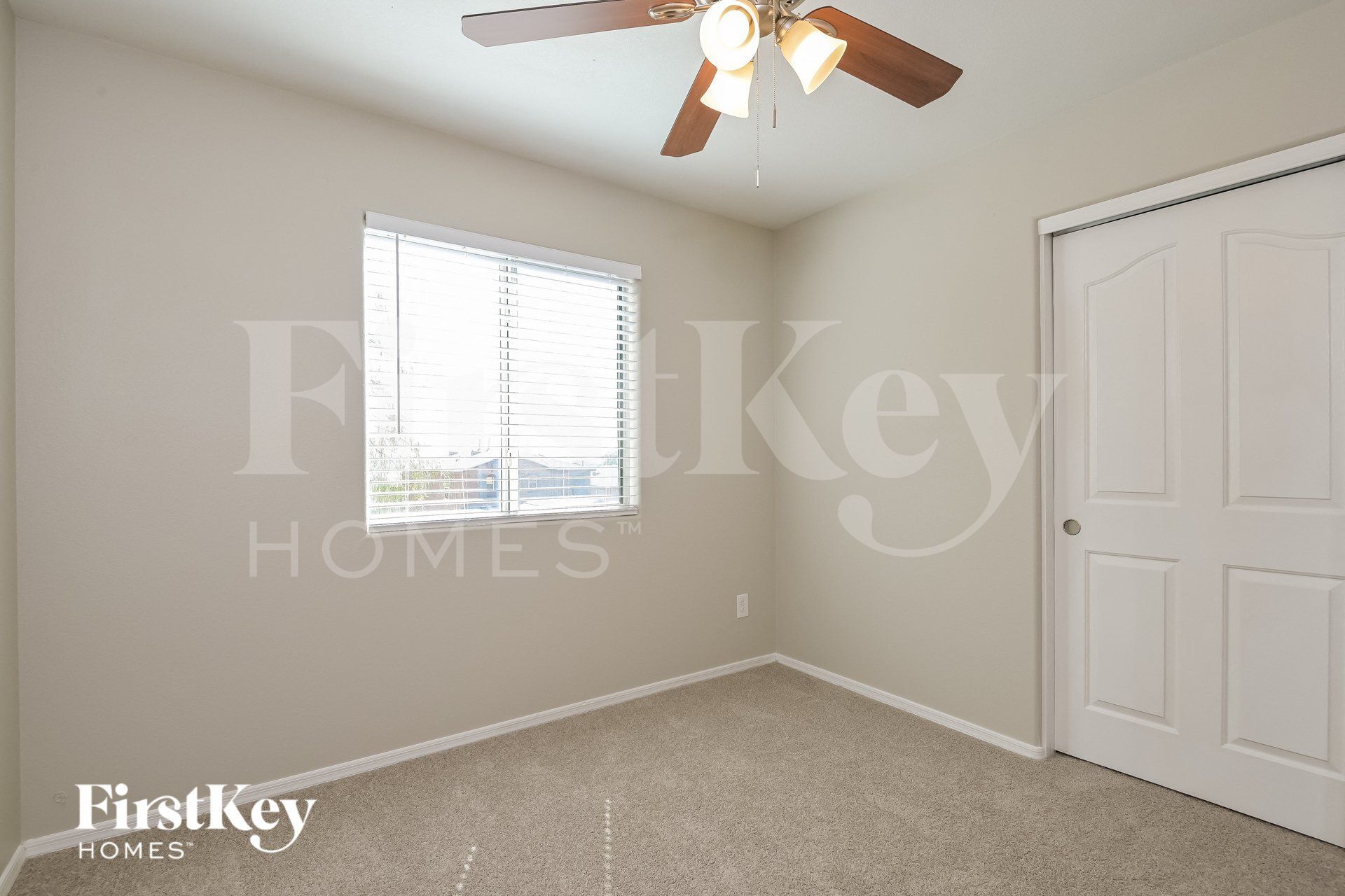 Building Photo - 1320 S Woodbine Ln