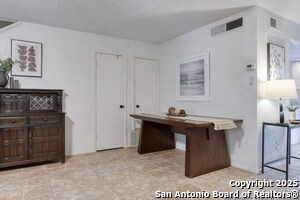 Building Photo - 8715 Starcrest Dr