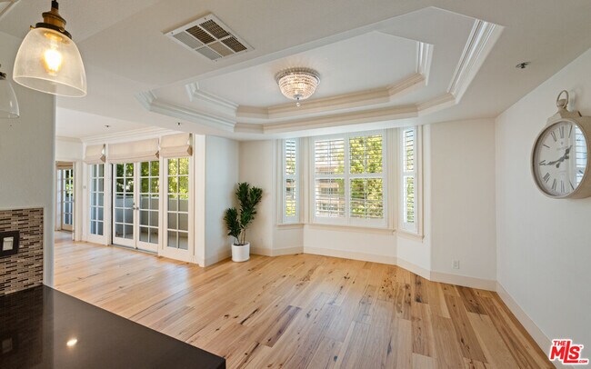 Building Photo - 575 S Barrington Ave