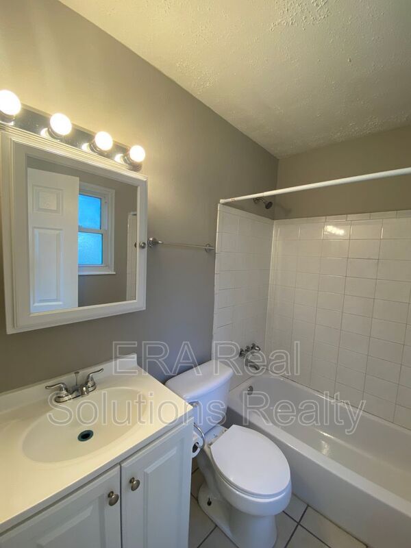 Building Photo - 2562 Bracebridge Dr