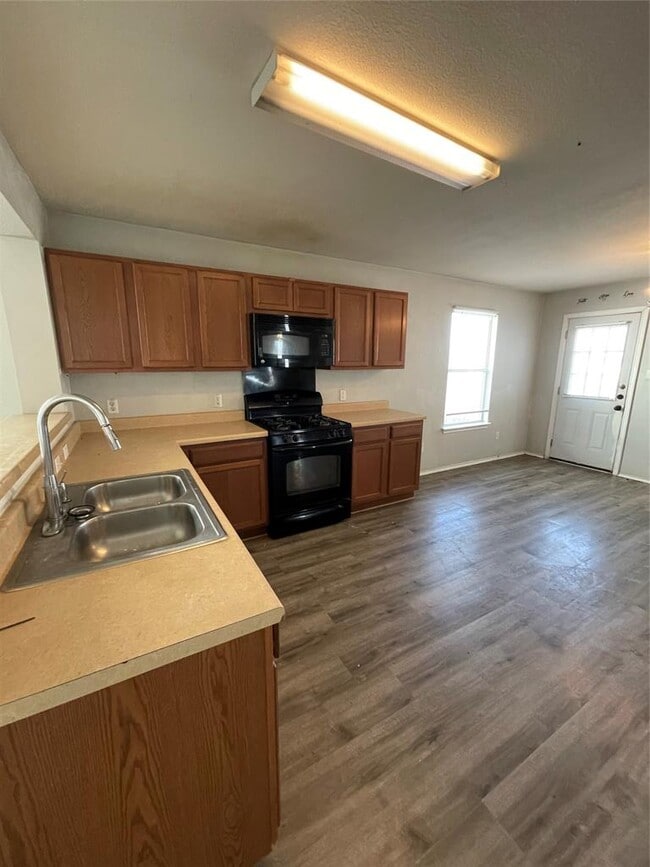 Building Photo - 6605 Plains Crest Dr