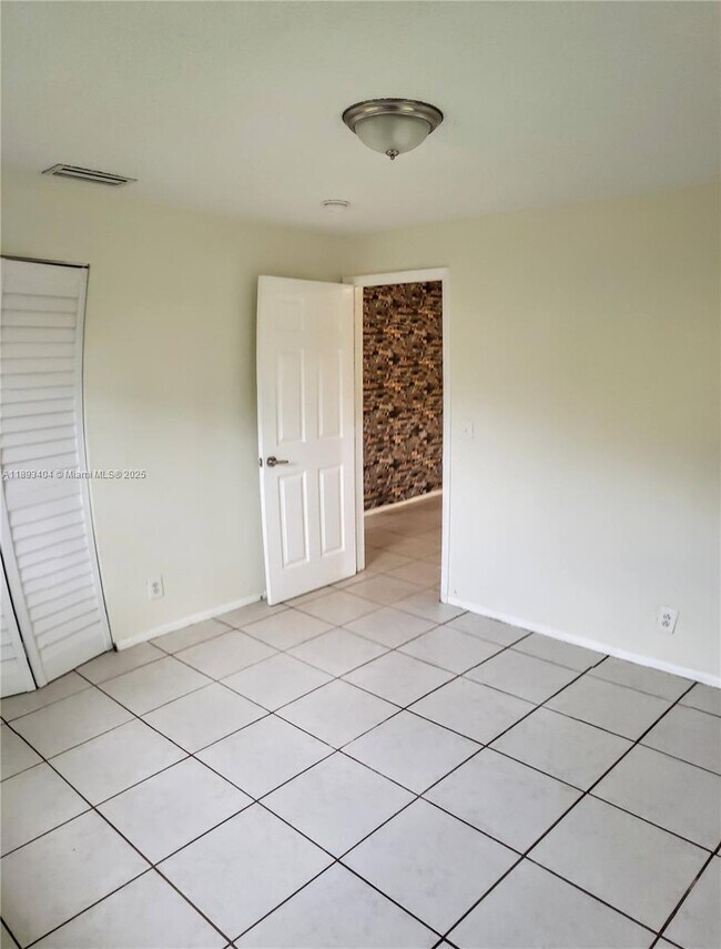Building Photo - 5939 NW 19th St