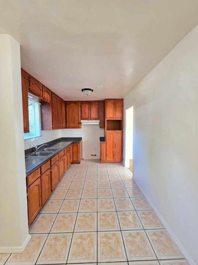 Building Photo - 9618 Kalmia St