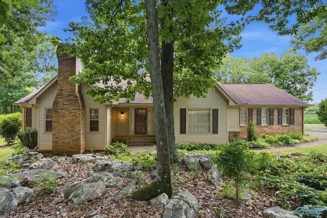 Building Photo - 815 Baylor Dr SE