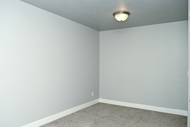 Building Photo - 2032 N 350 E
