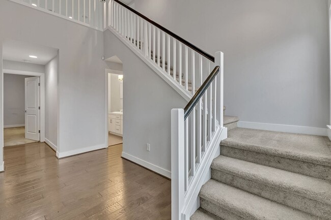 Building Photo - Sophisticated and Luxurious