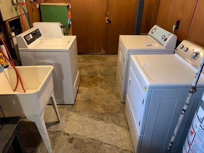 Building Photo - 10 Channing St