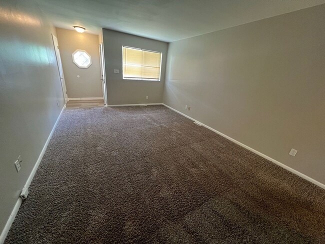 Building Photo - Coming Soon! Charming 2Bed/1Bath Duplex