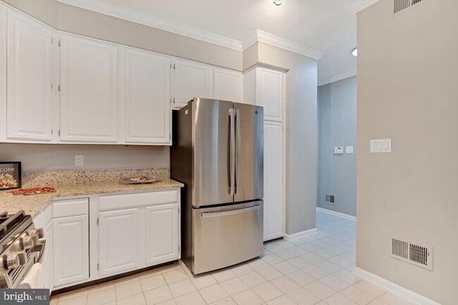 Building Photo - 16131 Parklawn Pl