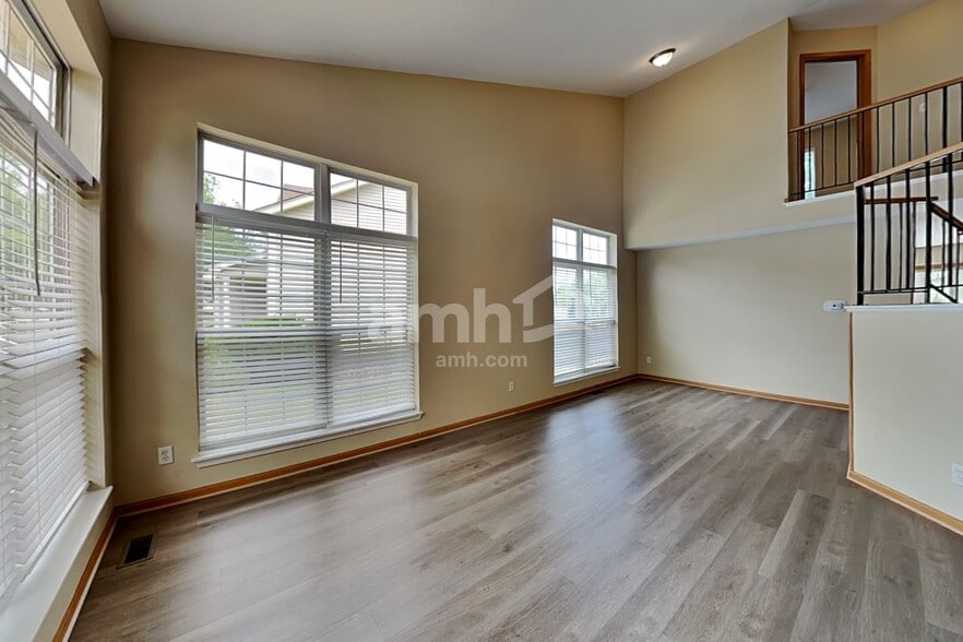 Building Photo - 14233 S Hillsdale Ct