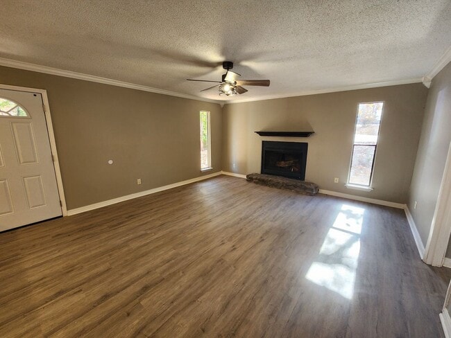 Building Photo - 8206 Dogwood Trail
