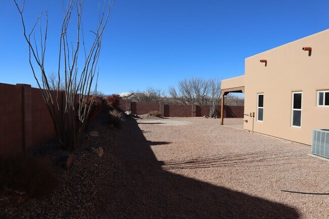 Building Photo - Your own resort! Elegant, Exclusive & Exquisite.