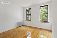 Building Photo - 977 E 12th St