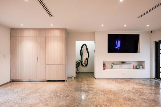 Building Photo - 1747 NW 31st St