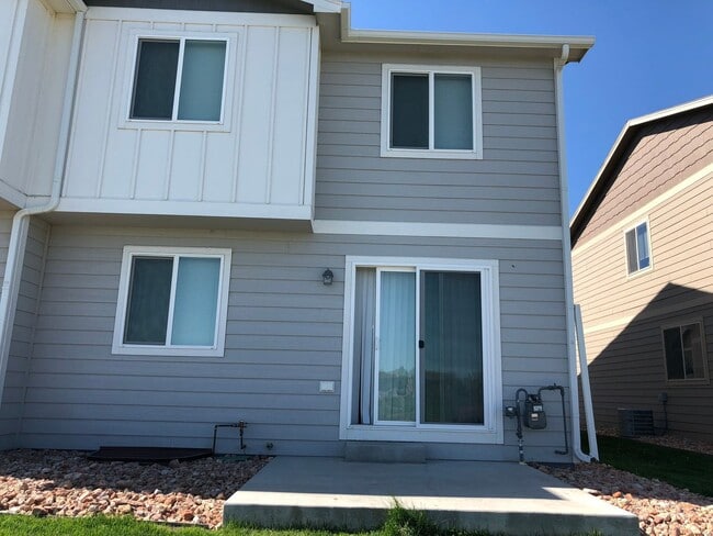 Building Photo - Fantastic Townhome in Wellington