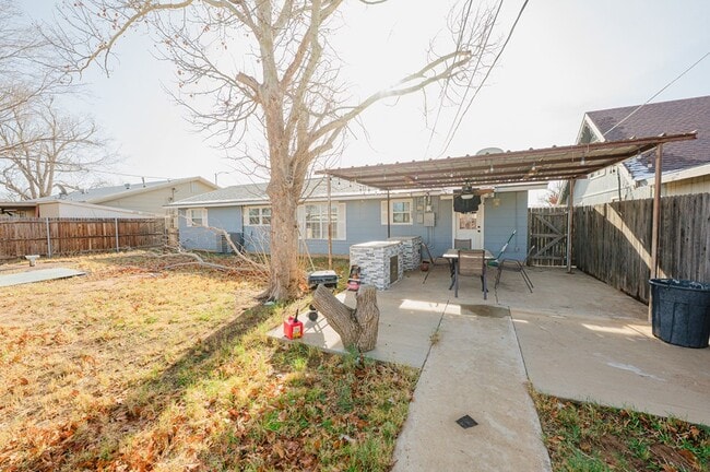 Building Photo - 1529 E 52nd St