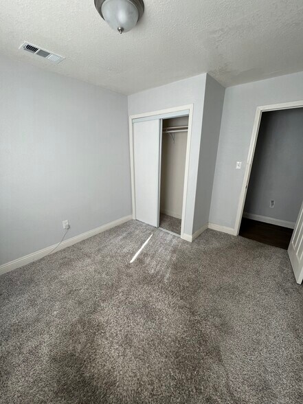 Building Photo - 15464 Pomona Rincon Rd