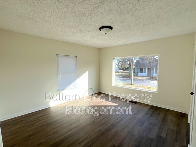 Building Photo - 118 Nat Barber Ave