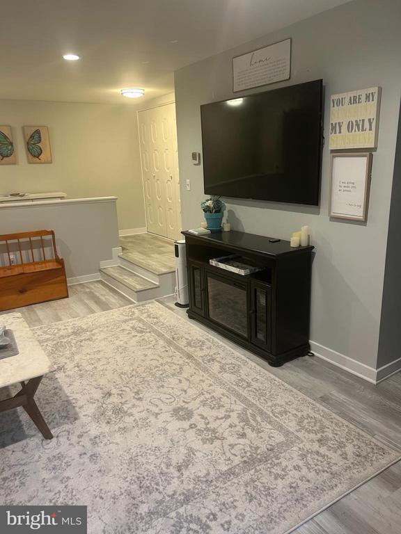 Primary Photo - 9 Silverwood Cir