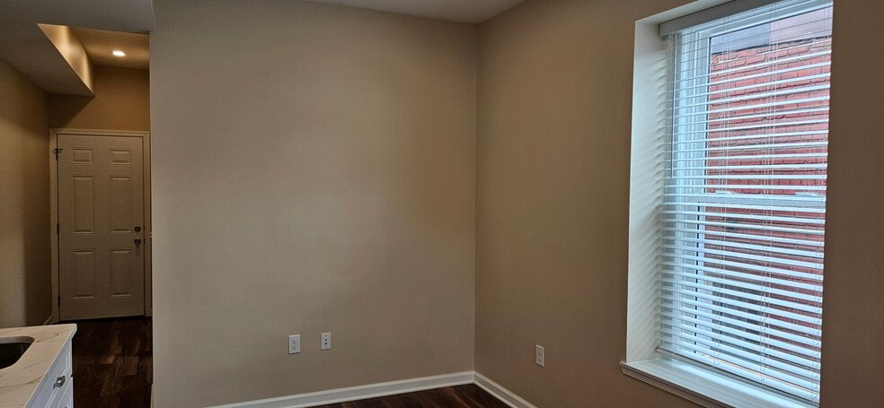 Building Photo - 2016 1st St NW