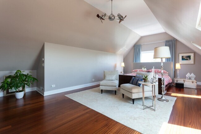 Building Photo - 1530 N Throop St