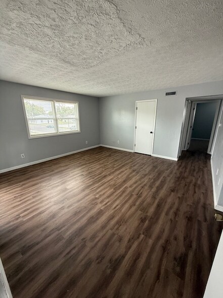Primary Photo - 491 N 5th St