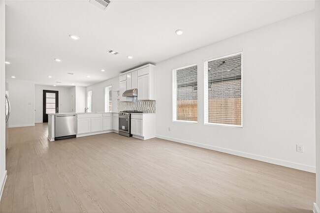 Building Photo - 6619 Sunset Velvet Dr