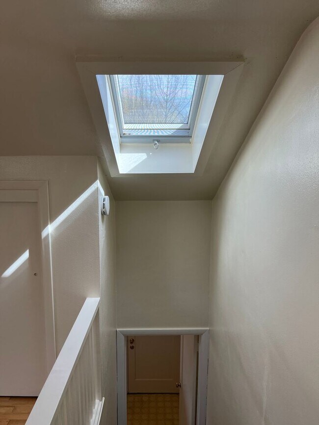 Building Photo - 3 Bedroom House in Southwest Eugene