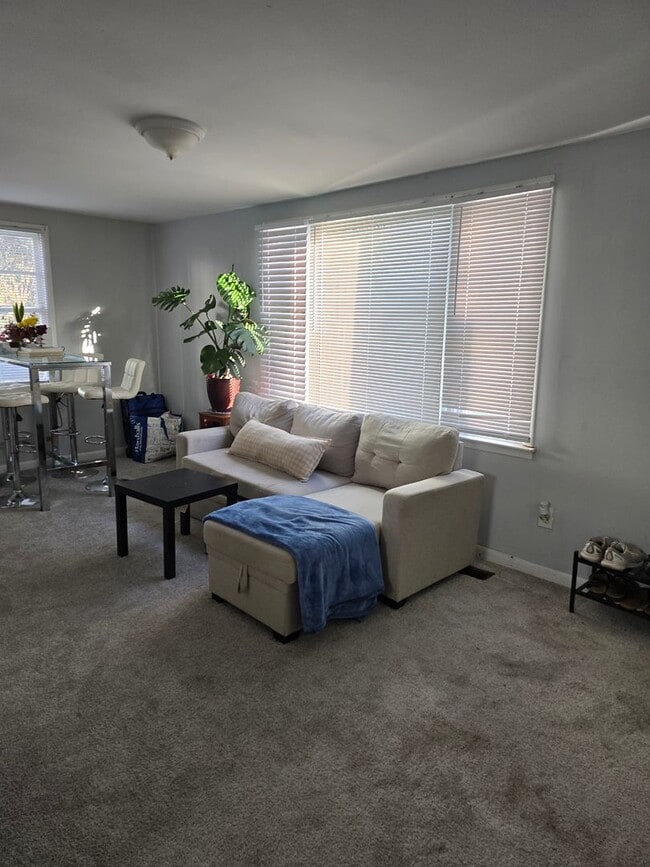 Building Photo - 72A