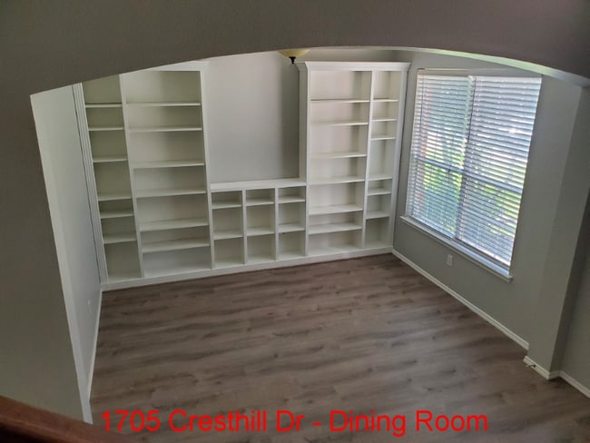 Building Photo - 1705 Cresthill Dr