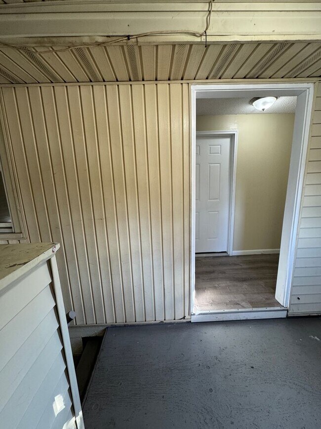 Building Photo - 1036 Chicopee St