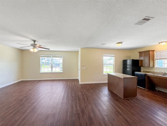 Building Photo - 7521 Blue Jay Dr