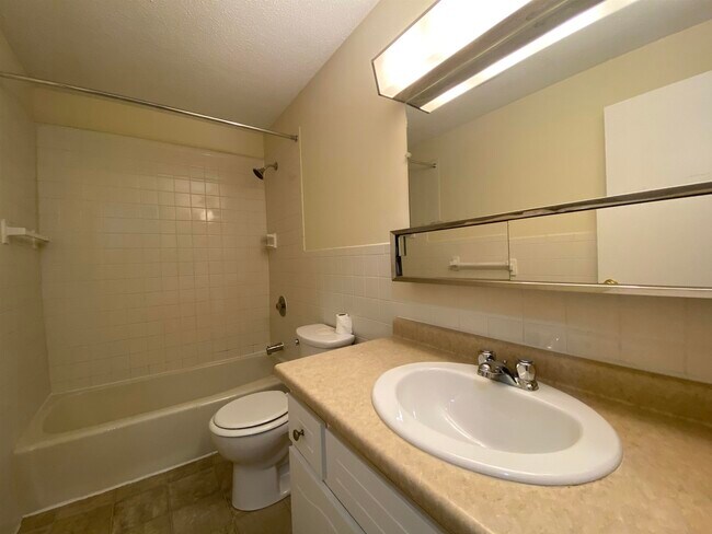 Building Photo - 95 Powers St