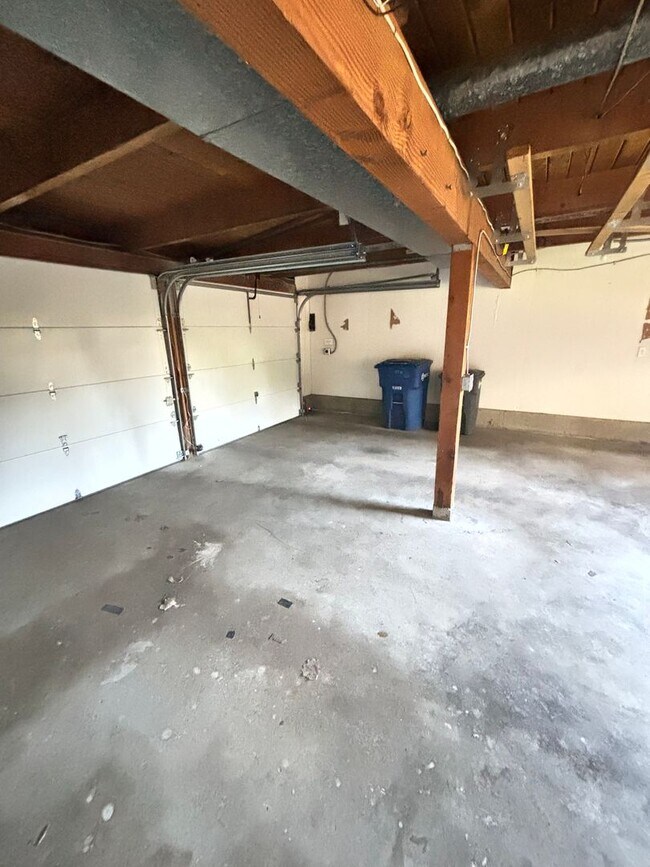 Building Photo - Gorgeous 4-Bd House | Huge Deck, Huge Fenced Yard, & Bonus Room!