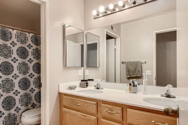 Building Photo - Furnished luxury spacious single family house. Gustavo Lopez AMSI