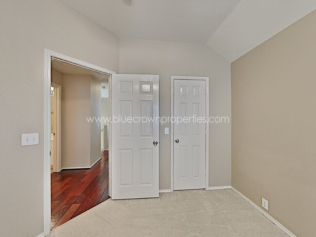 Building Photo - 2440 Kingsley Dr