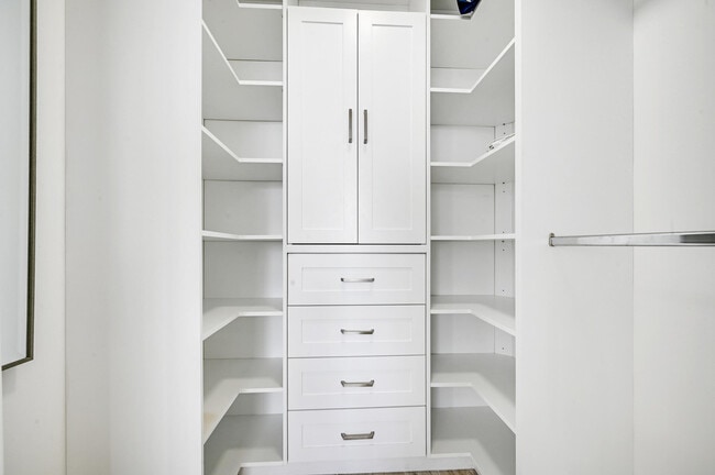 Building Photo - 1300 Jimmy Buffett Mem Hwy