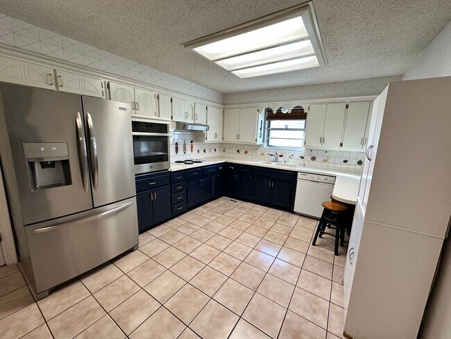 Building Photo - 4bed/3bath Home Available for Rent in Central Norman!!