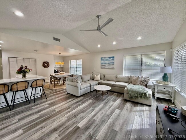 Building Photo - 325 Knotty Wood Ln