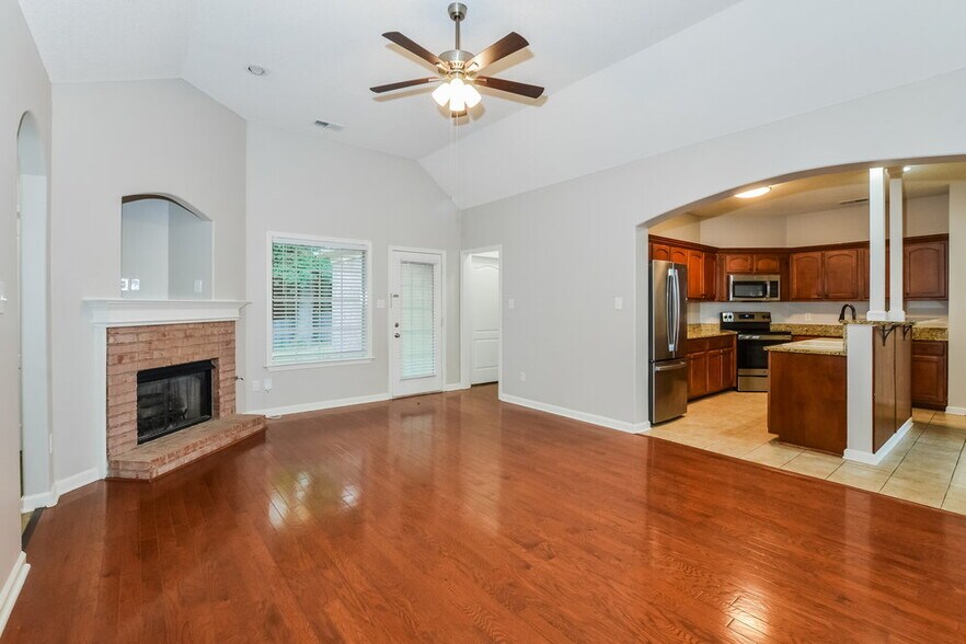 Building Photo - 8662 Valmont Cir