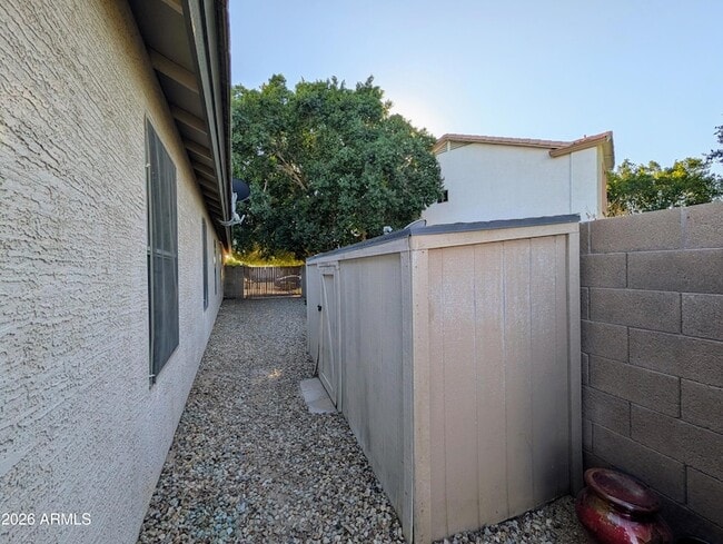 Building Photo - 11134 W Windsor Ave