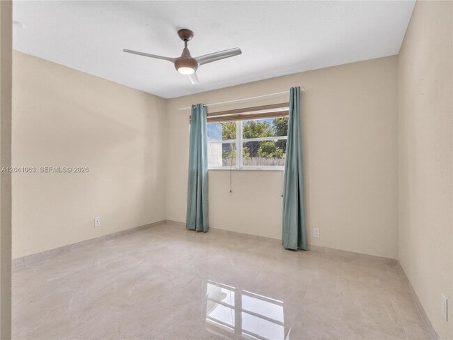 Building Photo - 16641 Royal Poinciana Dr