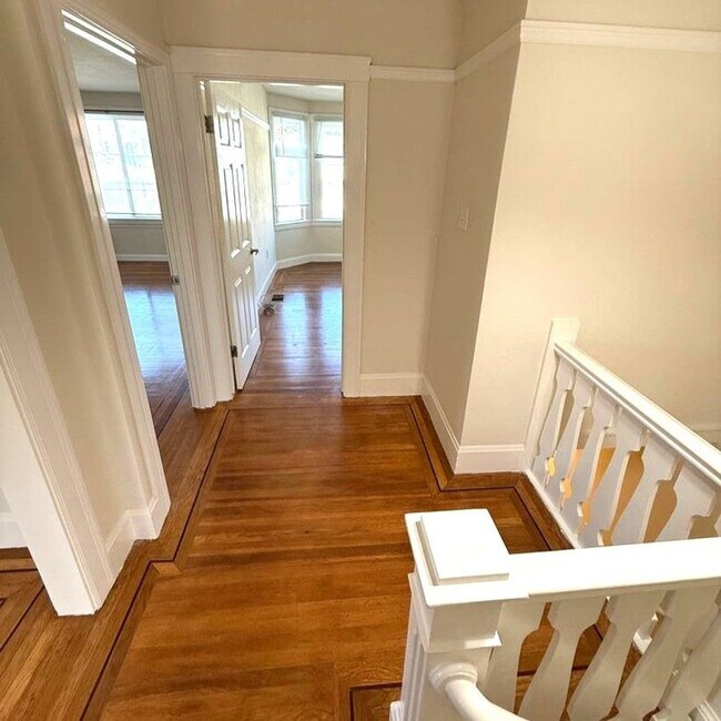 Building Photo - Sunlit 3-Bed, 2-Bath Home Steps from Balbo...