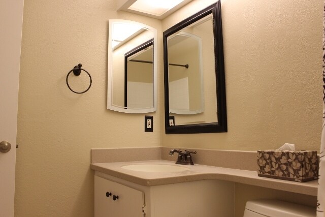 Building Photo - 1088 Cedar Gables Dr