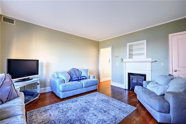 Building Photo - 1180 Narragansett Blvd